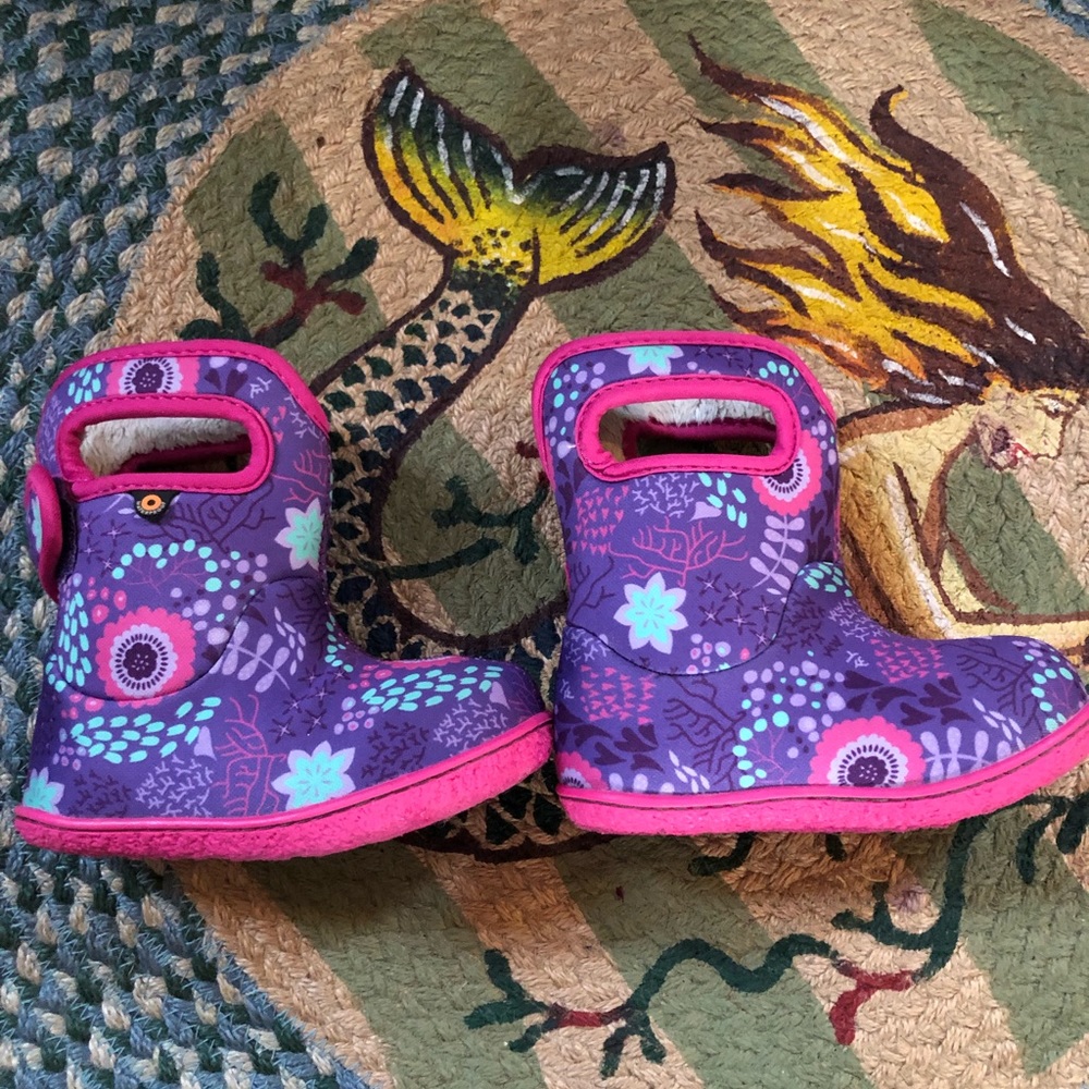 NWOT Purple and Pink Baby Bogs